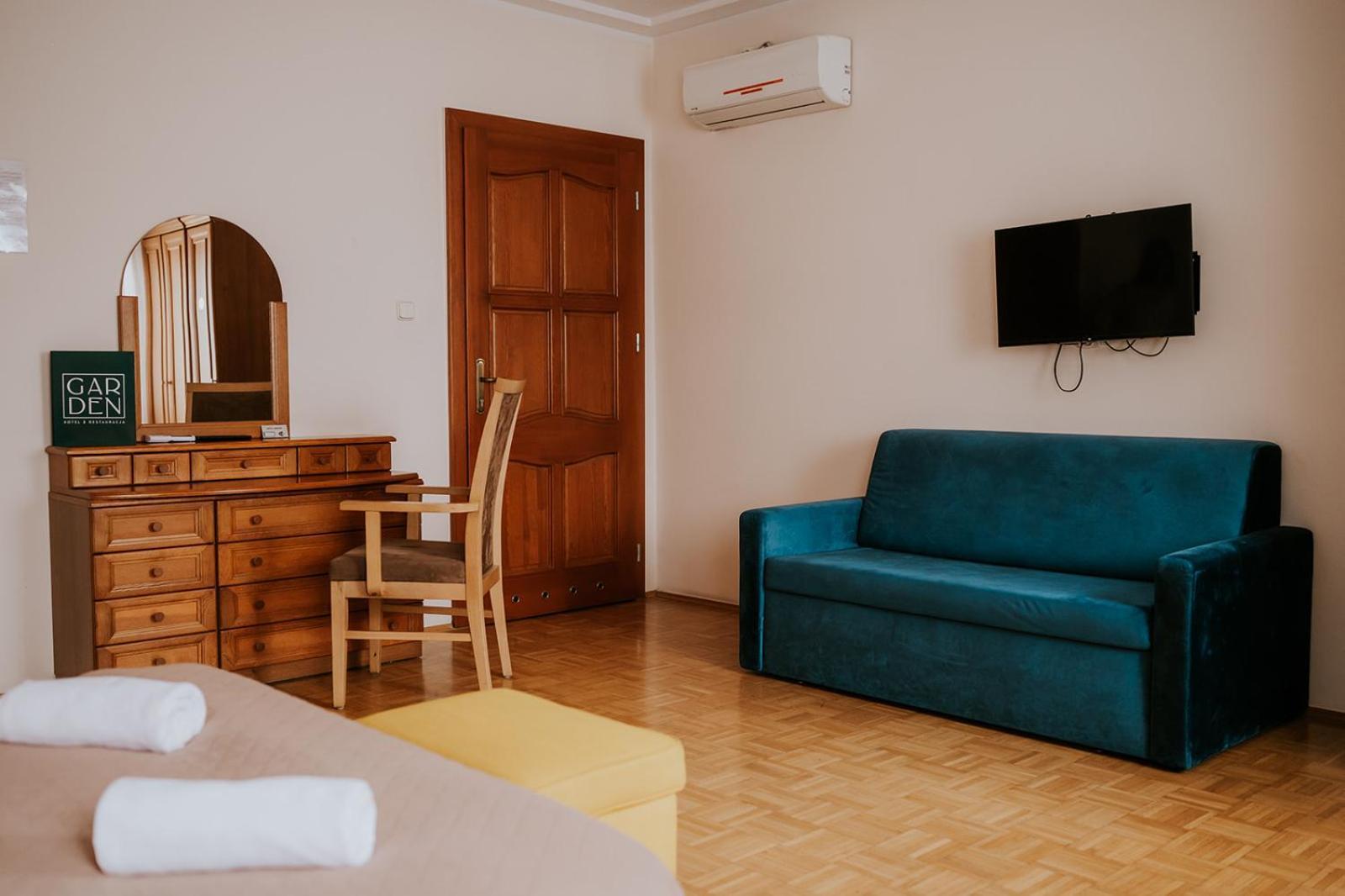 Hotel Garden Olesnica  Bagian luar foto