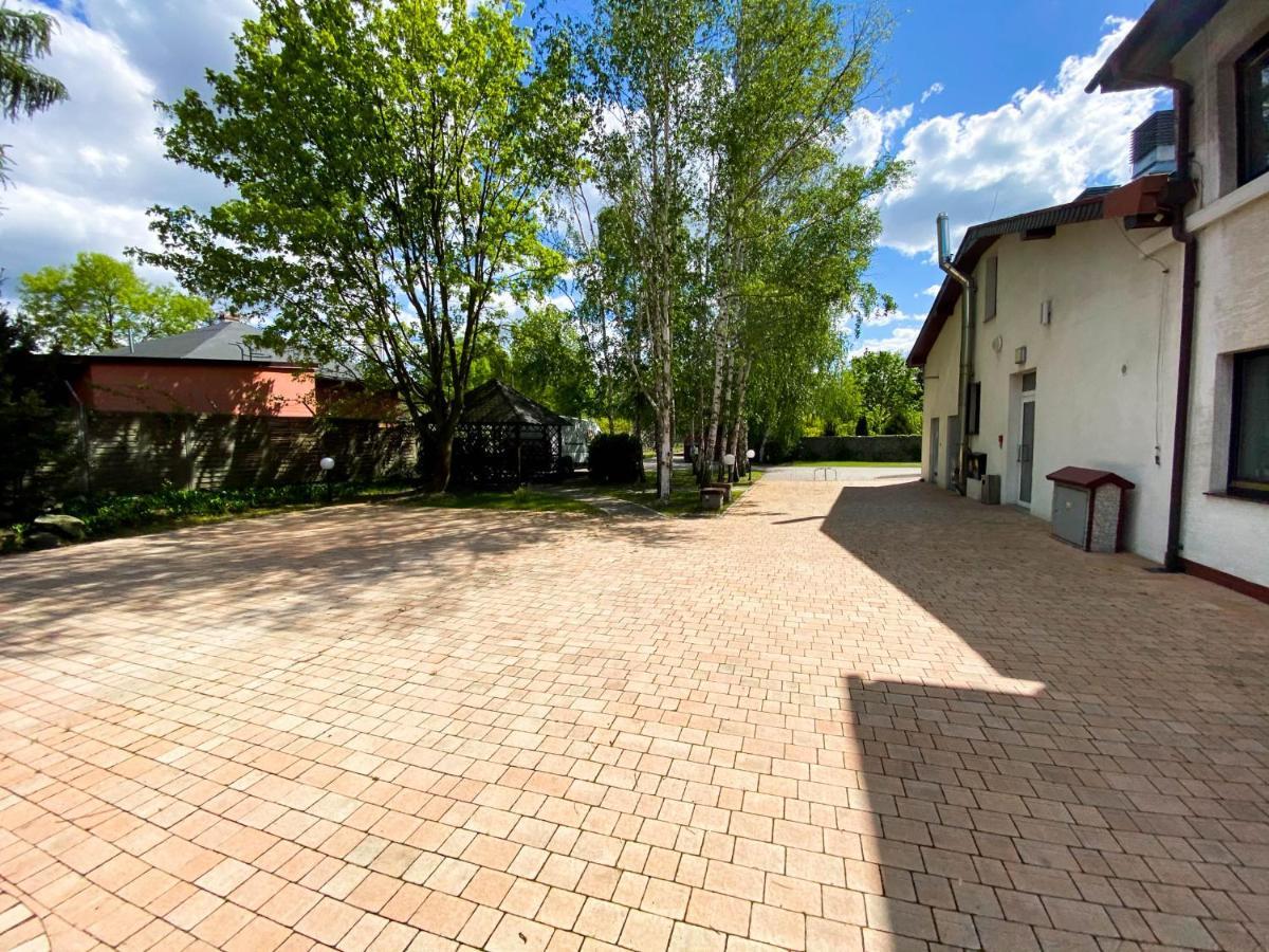 Hotel Garden Olesnica  Bagian luar foto