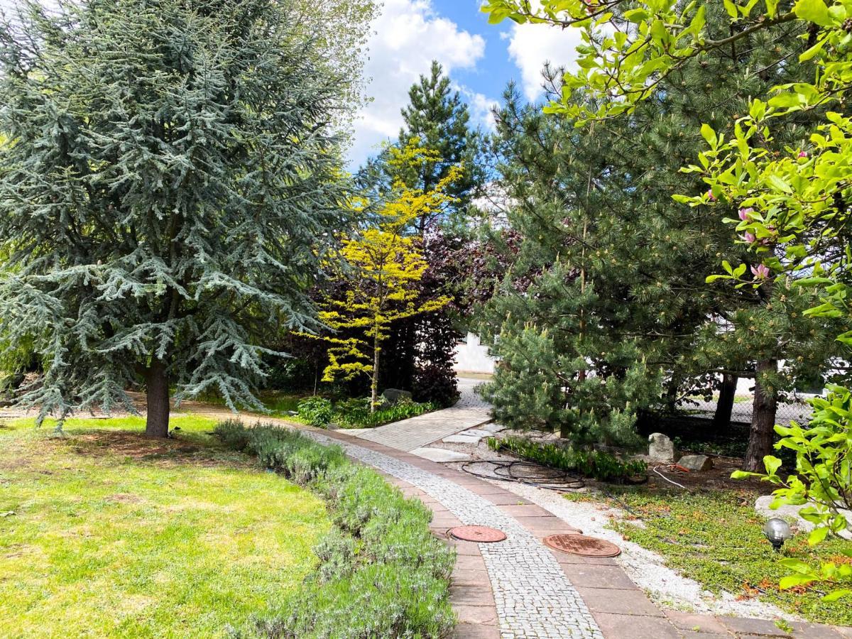 Hotel Garden Olesnica  Bagian luar foto