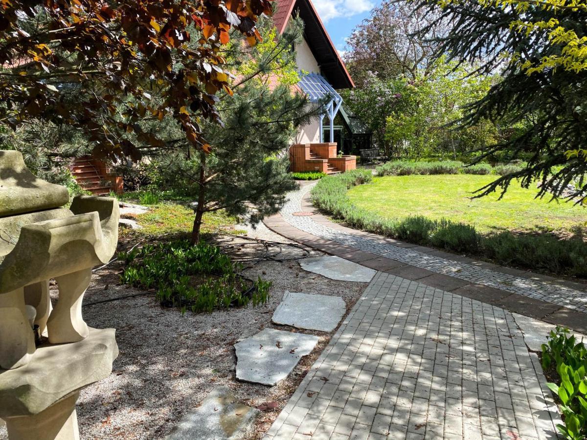 Hotel Garden Olesnica  Bagian luar foto